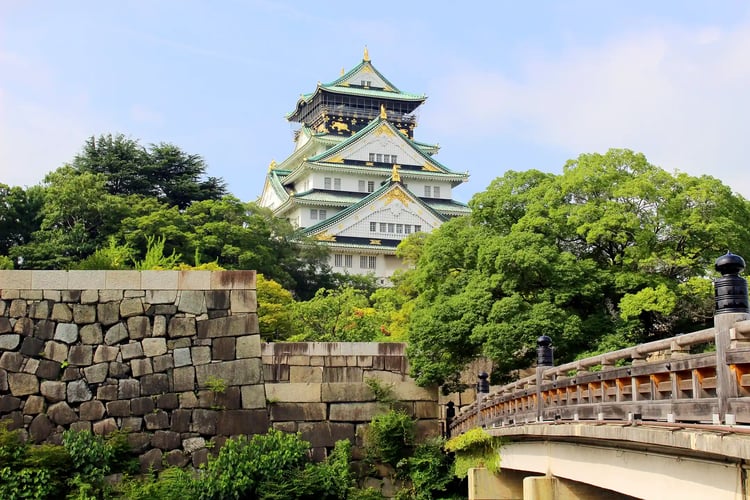 Osaka Castle Main Tower and Gokuraku-bashi Bridge