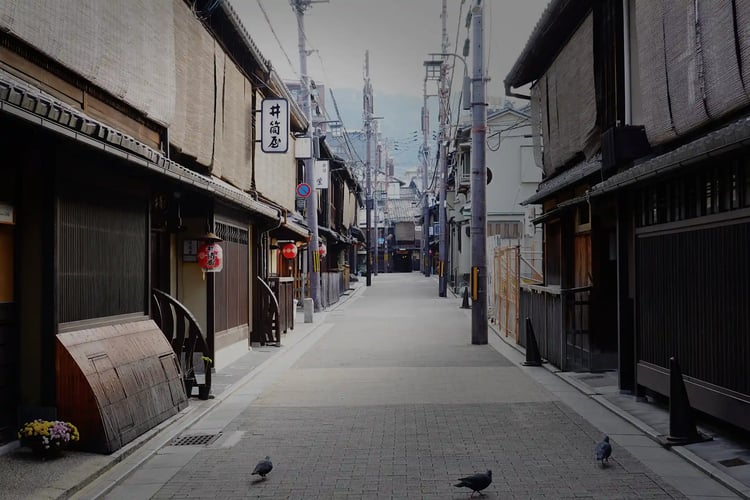 Morning view of a narrow street in Gion, Kyoto