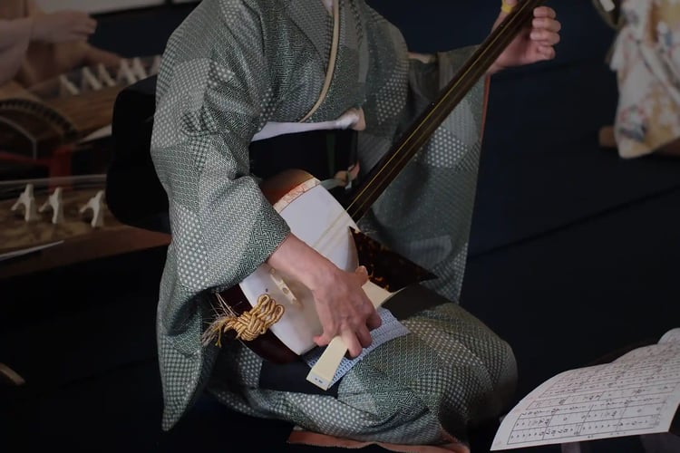 shamisen player