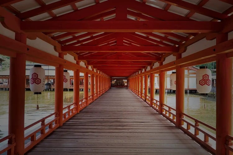 (Itsukushima Jinja) This is Itsukushima Shrine, the famous UNESCO World Heritage site