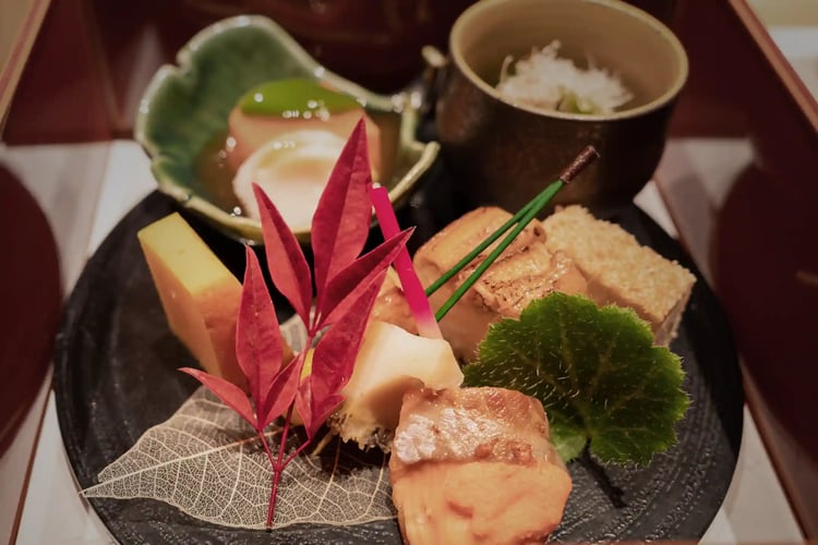 Japanese cuisine that reflects the seasons