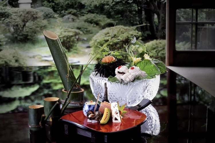 The tradition of Japanese Kaiseki cuisine harmonizing with the garden scenery