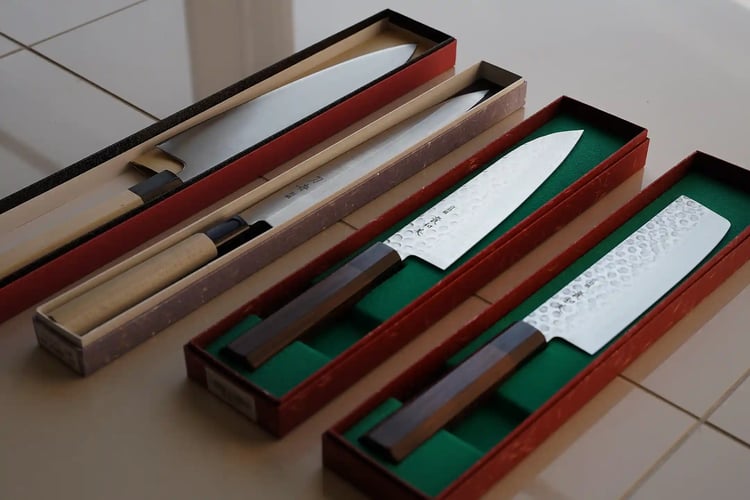 Gyuto,_yanagiba,_santoku,_and_nakiri