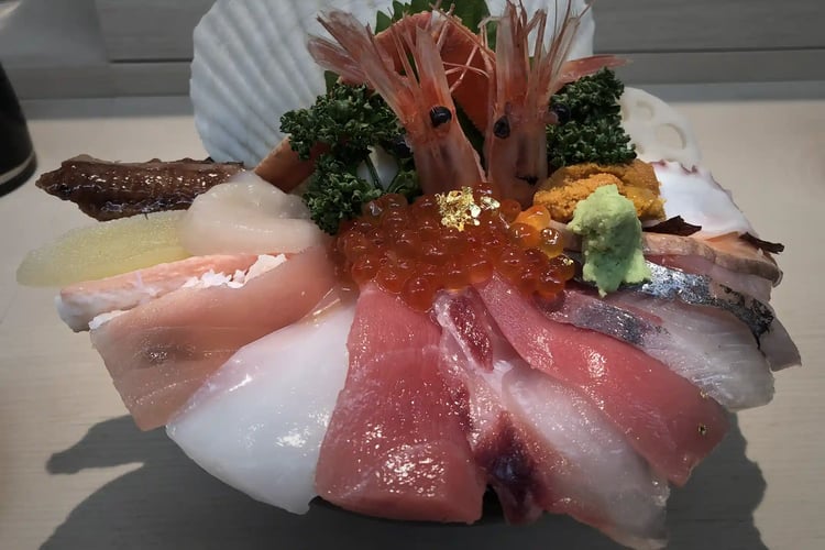 Kanazawa_s Famous Seafood Bowl (Kaisendon)