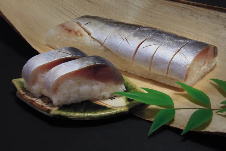 Pressed mackerel sushi