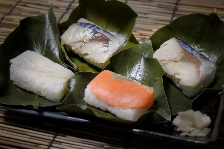 Persimmon leaf sushi