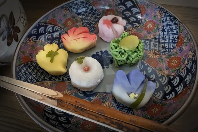 Main confectionery for autumn tea ceremony