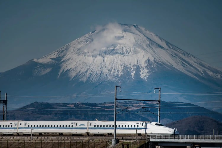 A Nozomi N700 Series train on the Tokaido Shinkansen line, with Mt. Fuji