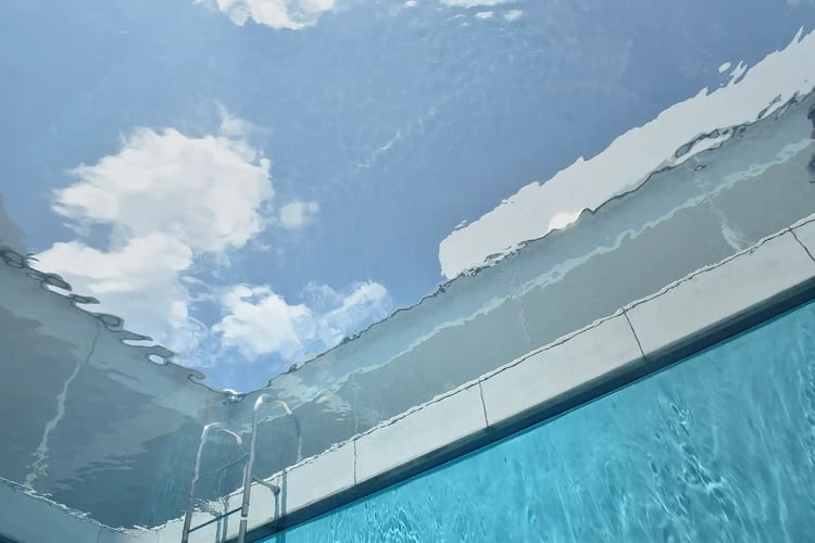 A view from the bottom of the pool (21st Century Museum of Contemporary Art, Kanazawa)