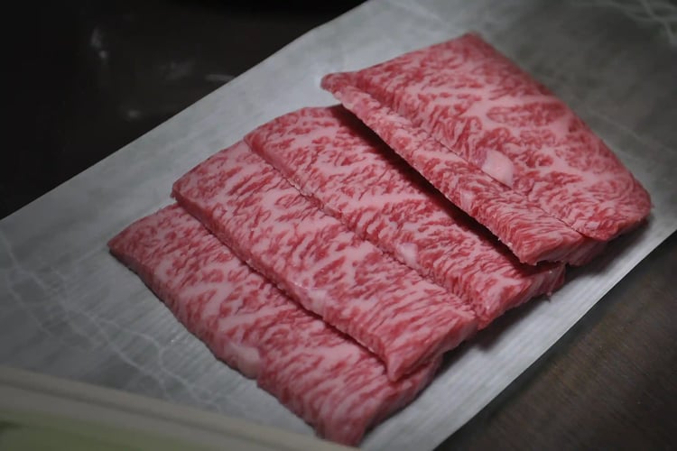 Sliced_Matsusaka_wagyu_beef