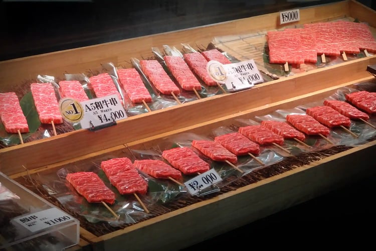 Wagyu_beef_at_tsukiji_fish_market