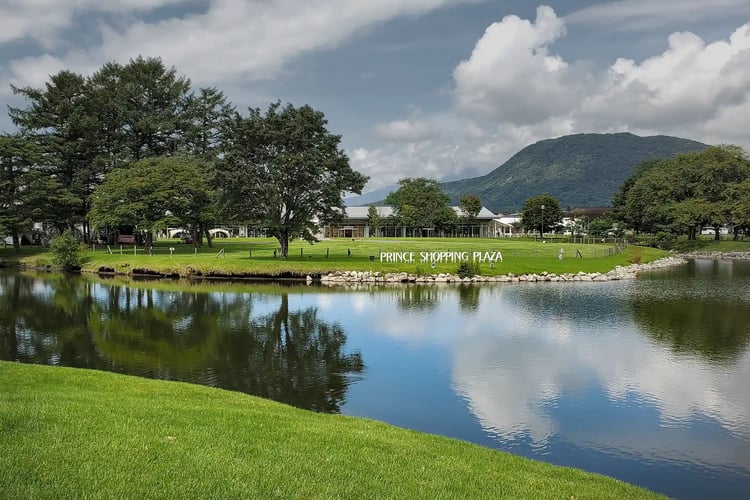 Karuizawa Prince Shopping Plaza (Nagano Prefecture) Clear Highland Scenery