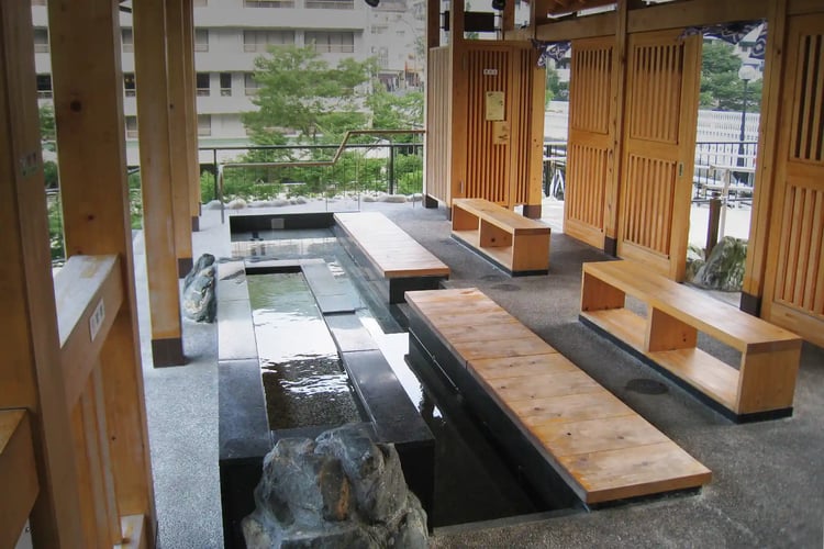 Kinugawa Onsen_s foot bath, Kinuko no Yu