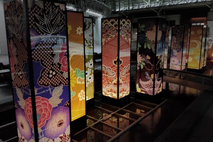 he Kaga Yuzen design seen on the monument in front of Kanazawa Station