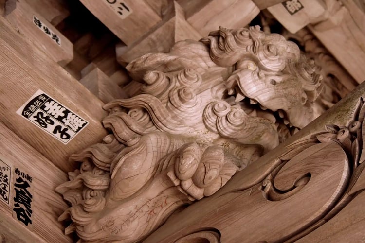 The kibana wood carvings of Oyama-ji Temple