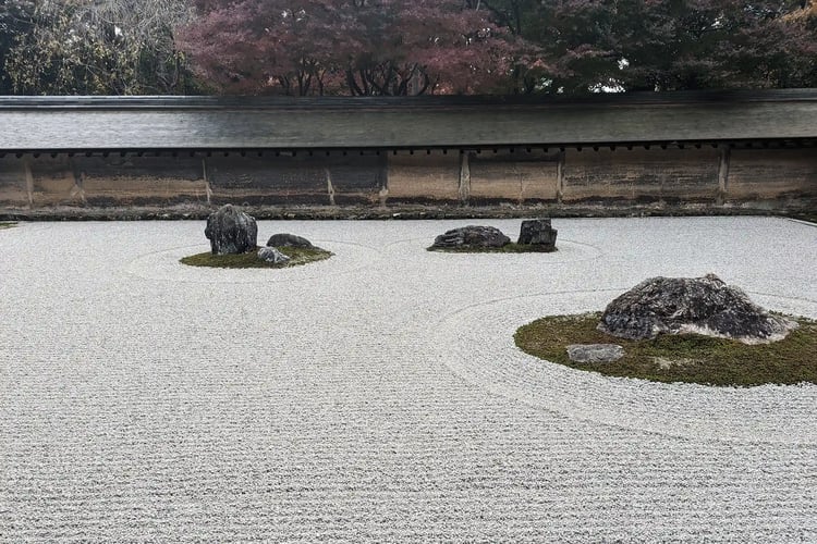 Ryoan-ji Temple_s Rock Garden (Karesansui)
