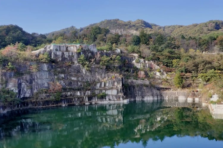 Ibaraki_s Ishikiri Mountains A Quarry with a Beautiful Lake