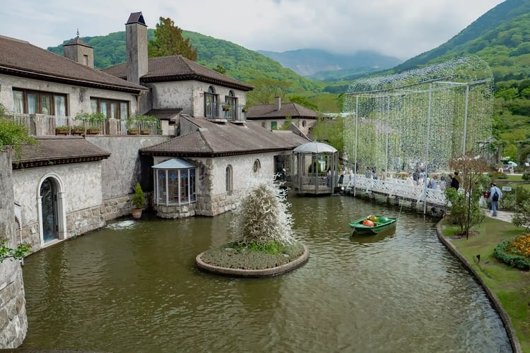 Hakone Glass no Mori Museum