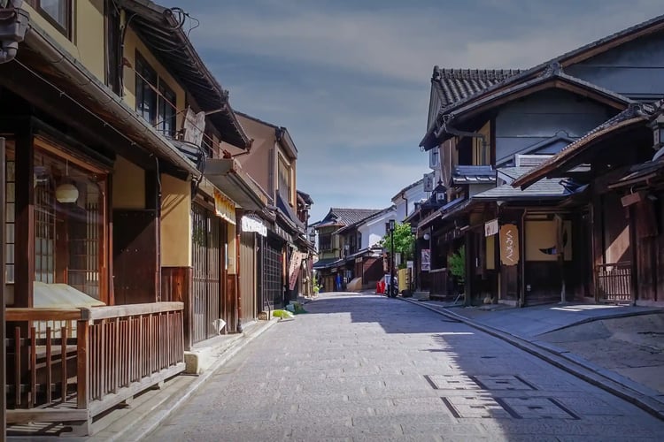 Sannenzaka and Ninenzaka Slopes (The Approach to Kiyomizu-dera Temple, Kyoto)