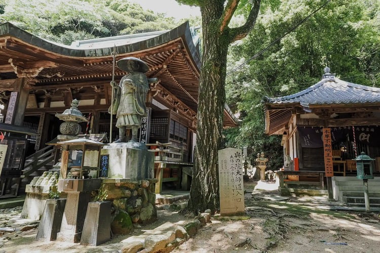 Tairyu-ji Temple and the Statue of Shugyo Daishi