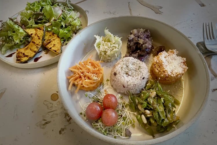 Low-calorie, healthy, vegetable-focused diet