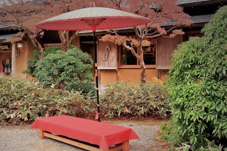Kōyō (Autumn Foliage) at Saidei-ji Temple_s Tea Ceremony Garden and the Nodate-gasa (Outdoor Tea Umbrella)
