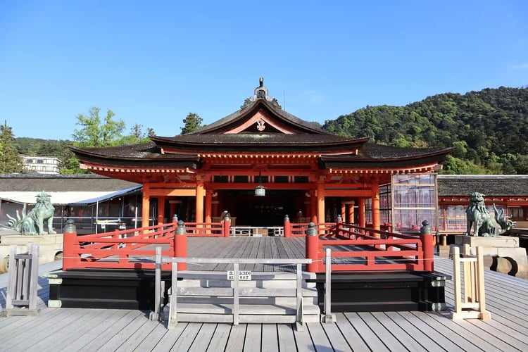 The Architectural Beauty of Itsukushima Shrine in Harmony with Miyajima_s Nature