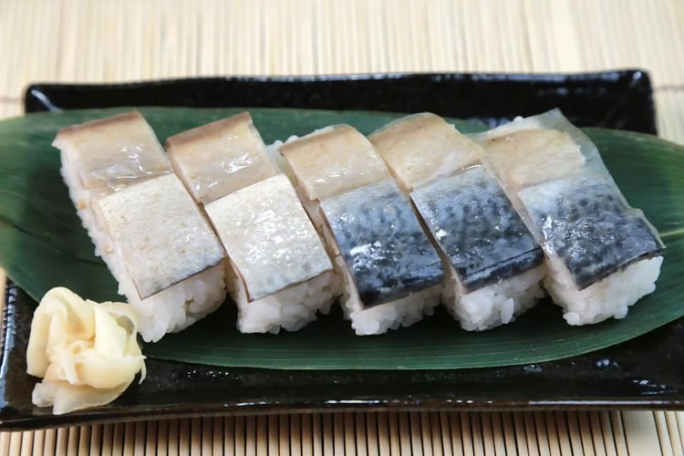 Pressed mackerel sushi