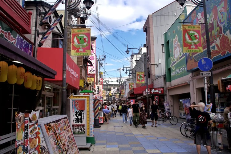 The scene in and around Osaka_s Shinsekai district