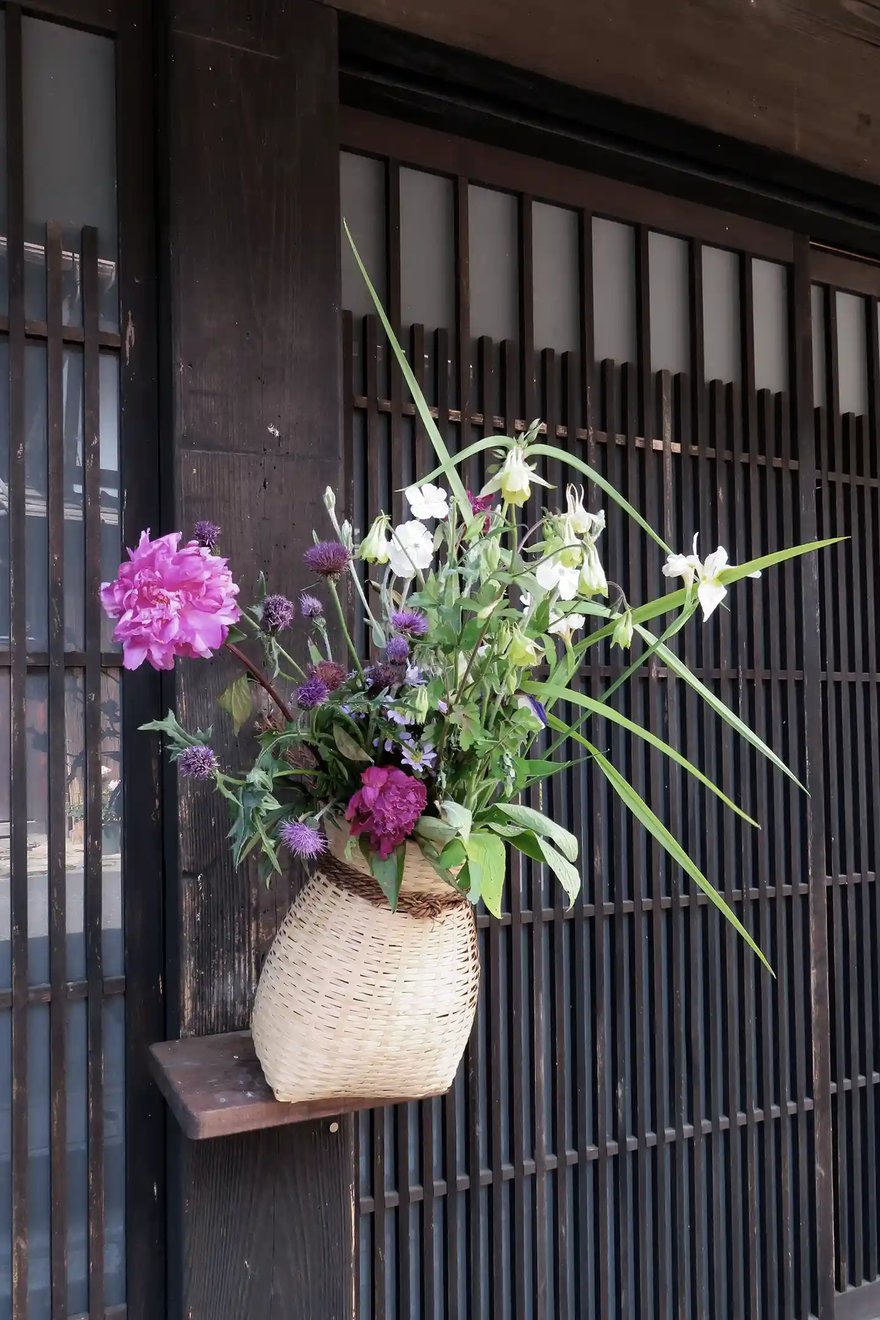 Decorative Flowers and Straw Crafts of Tsumago-juku