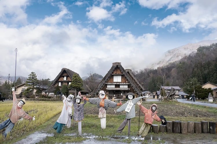 The Scenery of Shirakawa-go Scarecrows and Gassho-zukuri Village