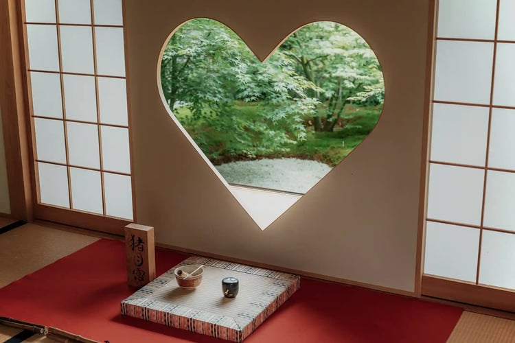 Inome Window (Heart-shaped window)