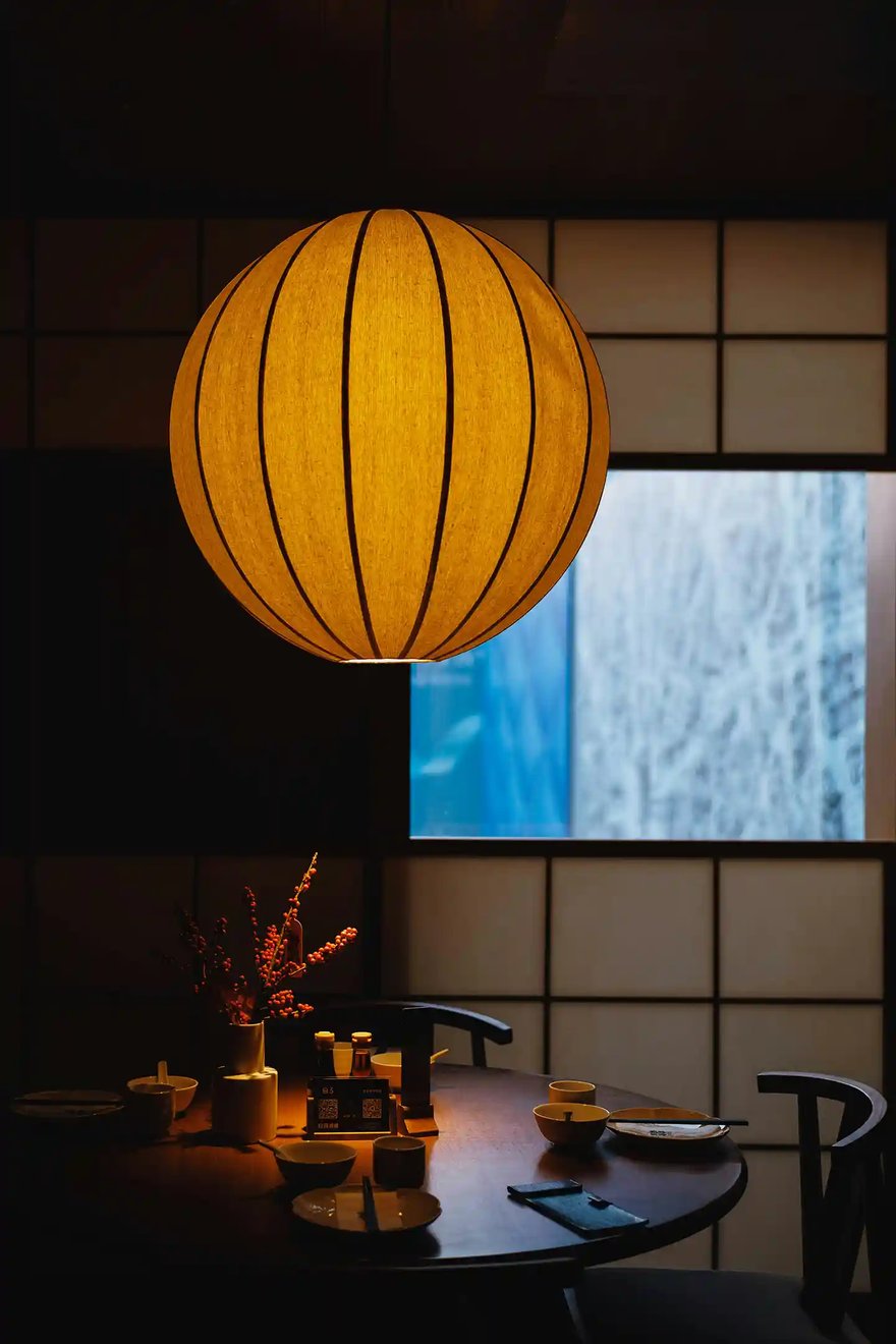 A sceneview of a Japanese restaurant