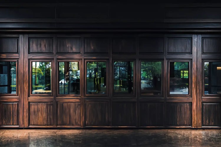 A luxurious entrance featuring a statelydignified appearance