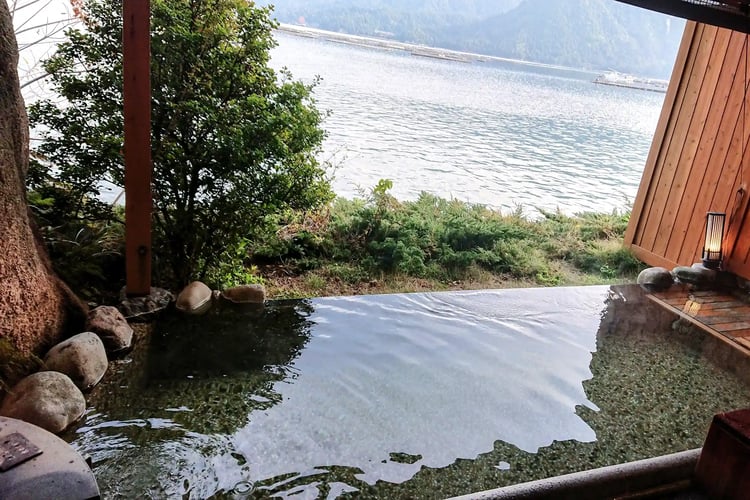 Outdoor bath with an ocean view
