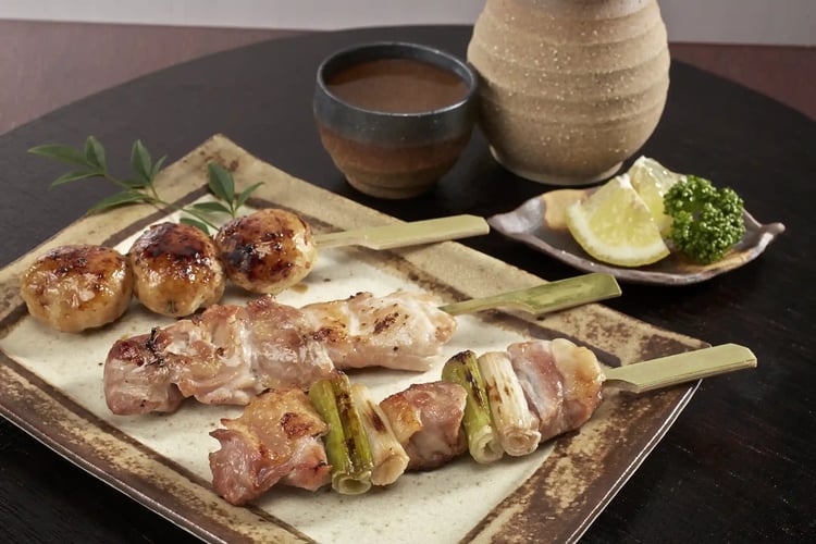 Three kinds of yakitori and cold sake