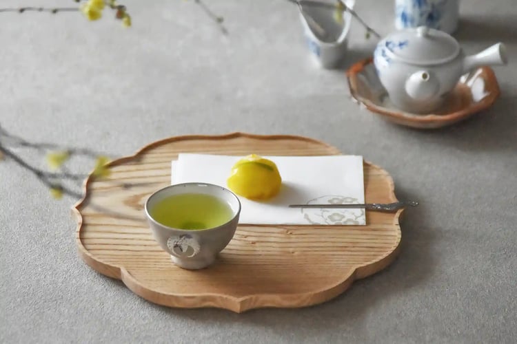 Green tea and Japanese sweets (wagashi)