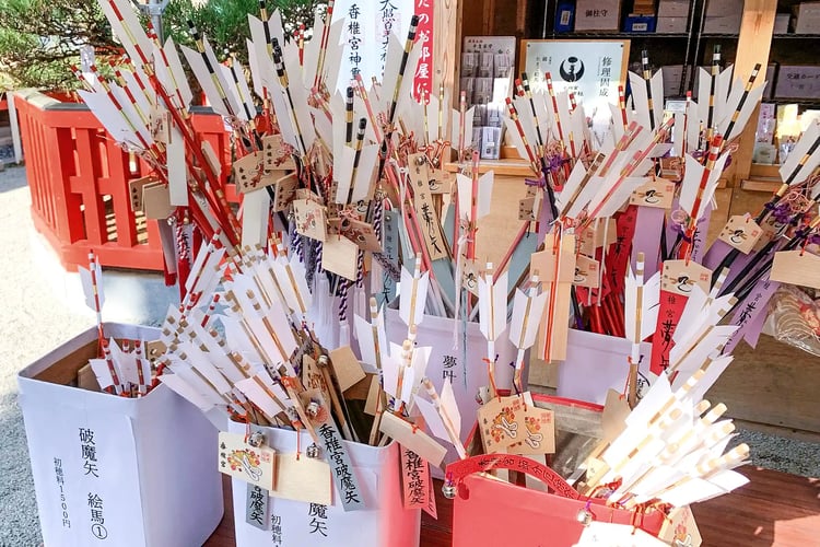 A shrine scene with Hamaya (lucky arrows) lined up