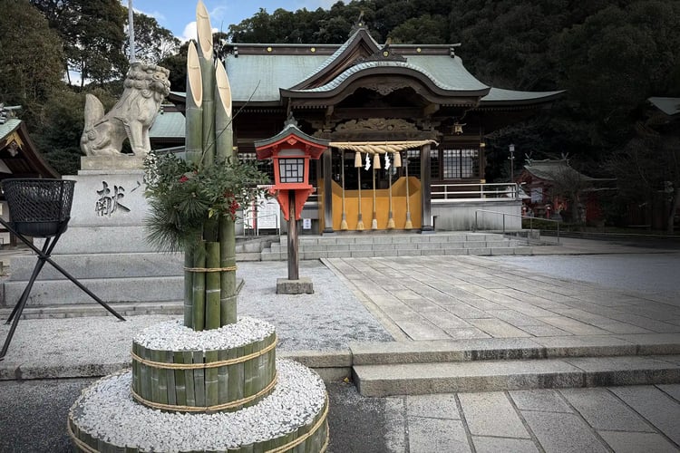 New Year_s pine and bamboo decorations