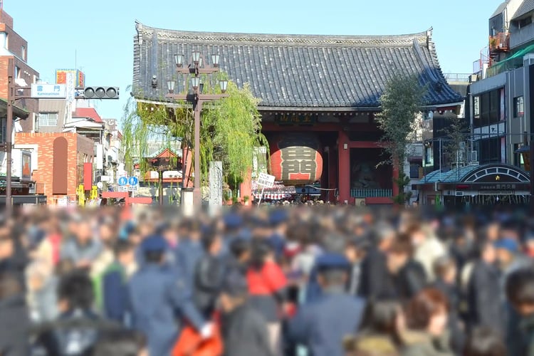 Moon, Asakusa_s Kaminarimon Gate, and Hatsumōde at Sensoji Temple