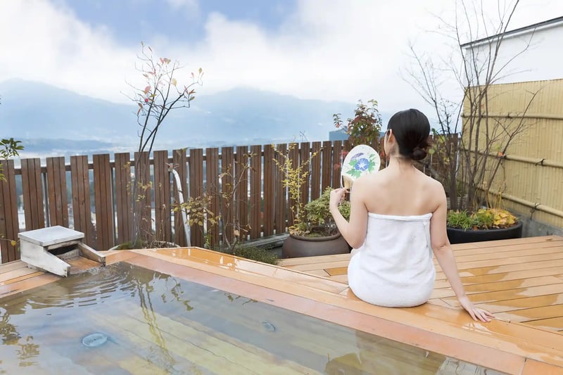 Women who love onsen (hot springs)