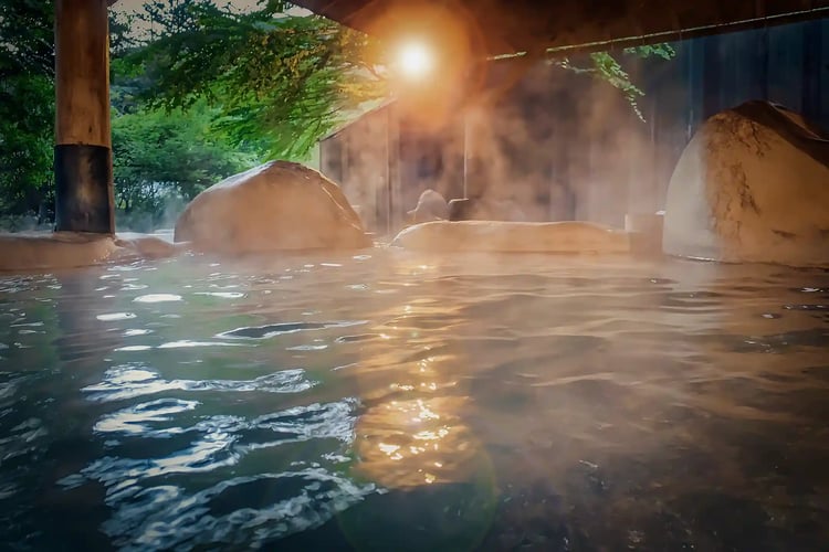 Open-air rock bath image