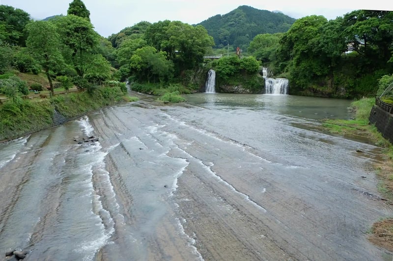 Todoroki Waterfall in Ureshino City