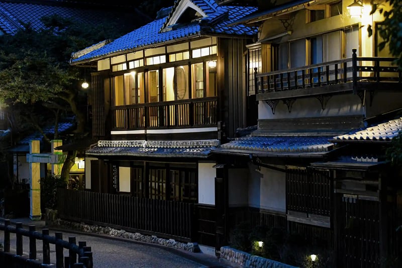 Nostalgic Onsen Town Melancholy Maple Inn