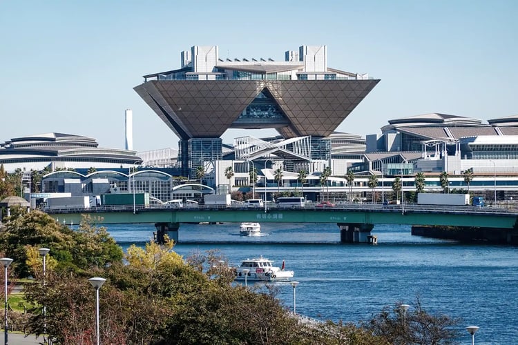 From Aomi Station on the Yurikamome Line to Tokyo Big Sight