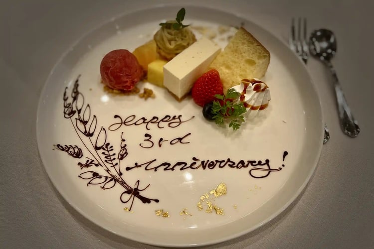 Anniversary plate