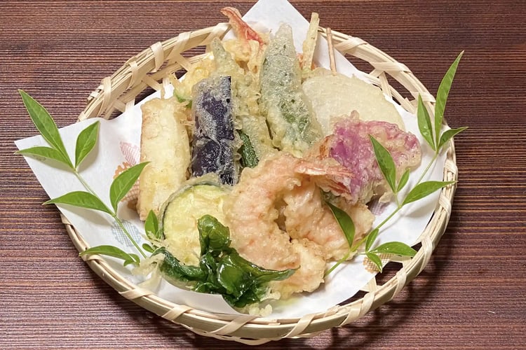 Assorted Tempura in a Round Basket