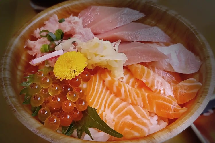 Seafood Bowl from Tokyo_s Tsukiji Market