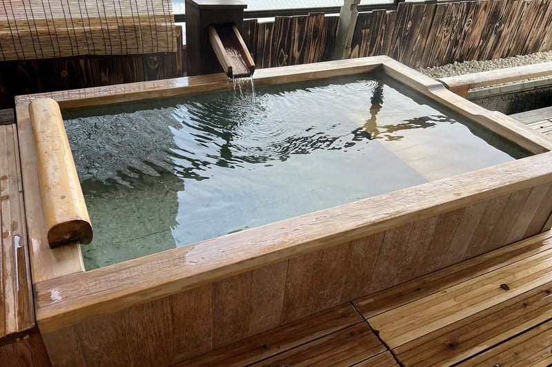 Family-sized private bath