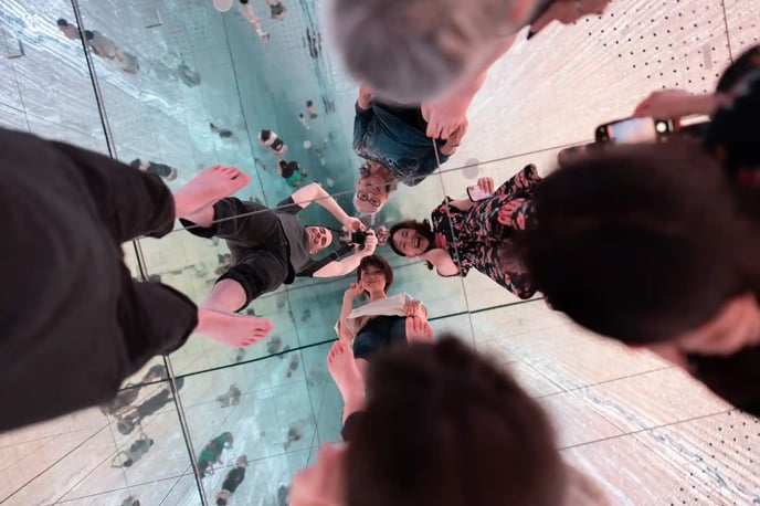 Overhead_and_underfoot_(48297984357)